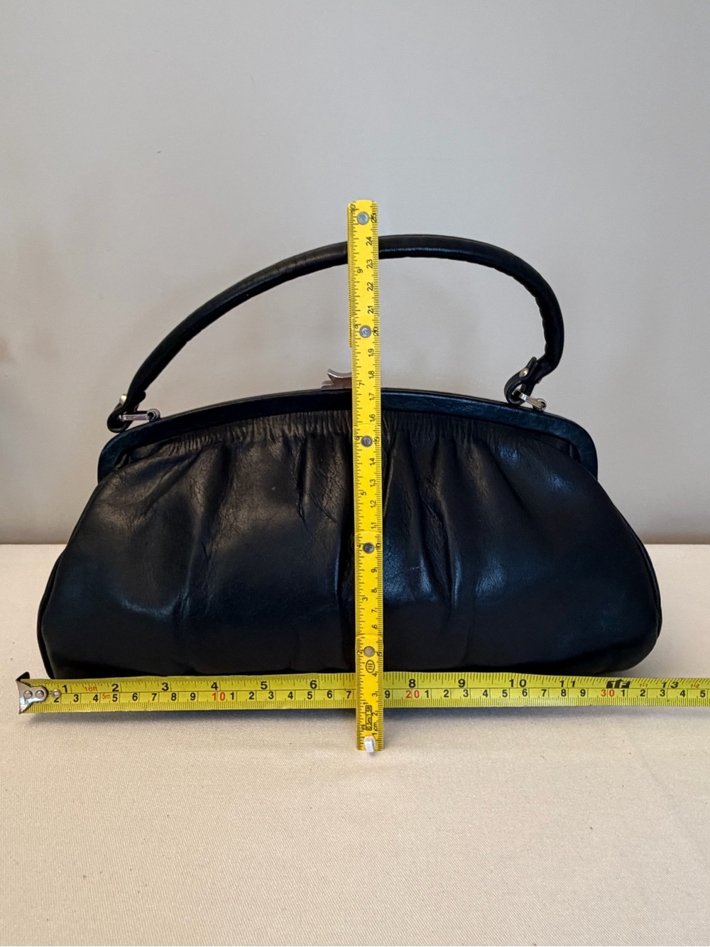 Vintage 1960s Paragon Black Genuine Leather Top Handle Frame Purse Canada - Picture 2 of 9